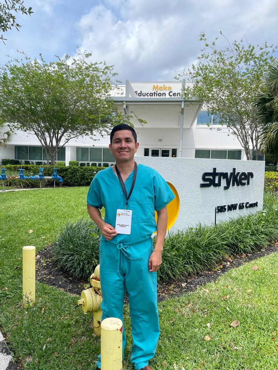 Dr. Galvis en el Mako Education Center